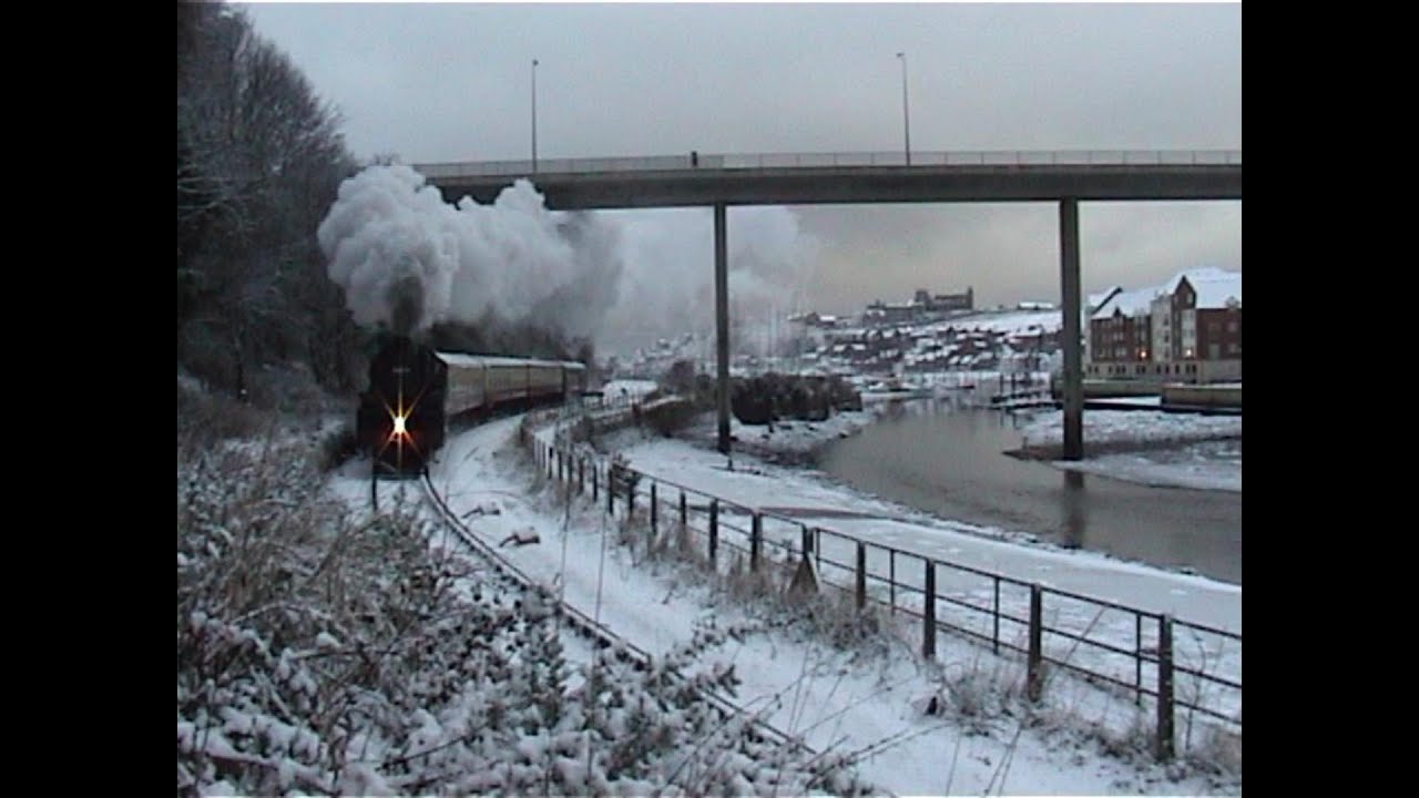 76079 ploughing its way through the snow which buried the Esk valley line.#whitby #trains #railway
