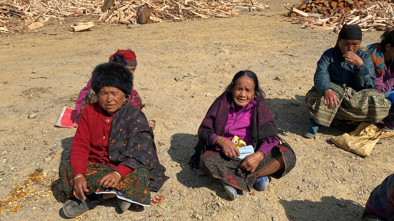 काम गर्दा माइतलि आउने चलन ।