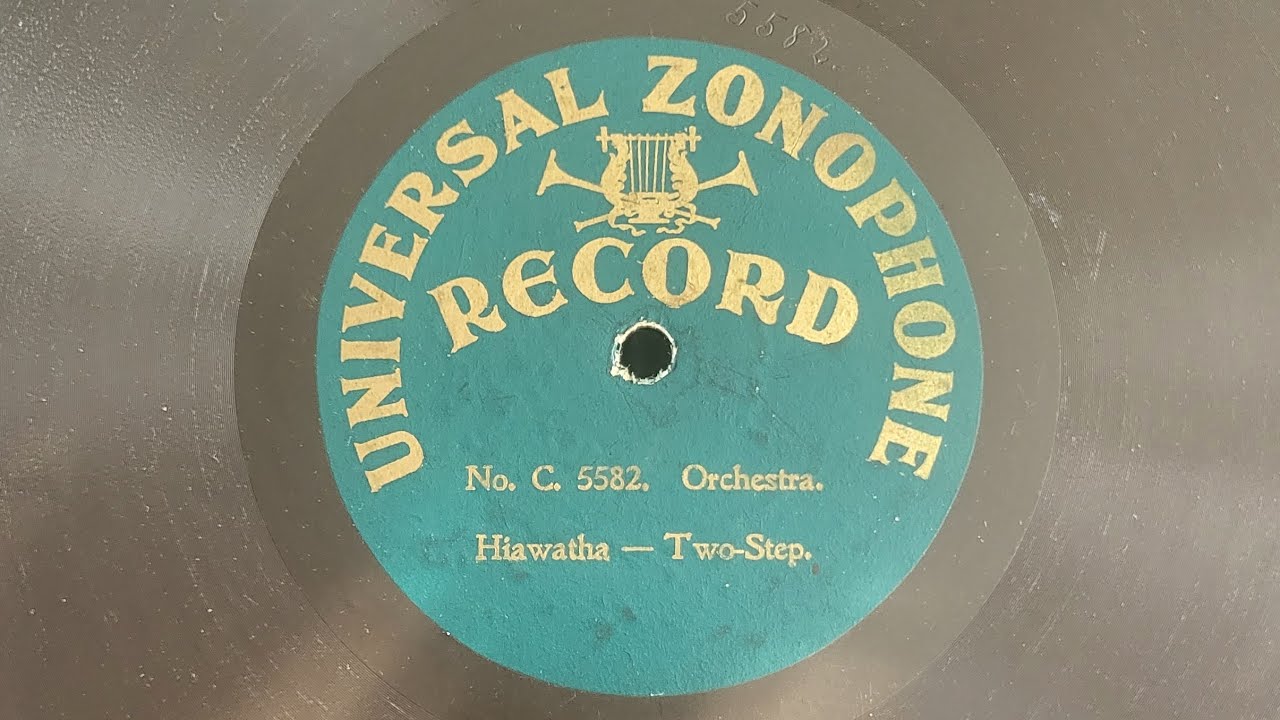 The 1902 Victor P (Serial #634)  plays a 1903 ZonoPhone recording of Hiawatha by Hager's Orchestra. 