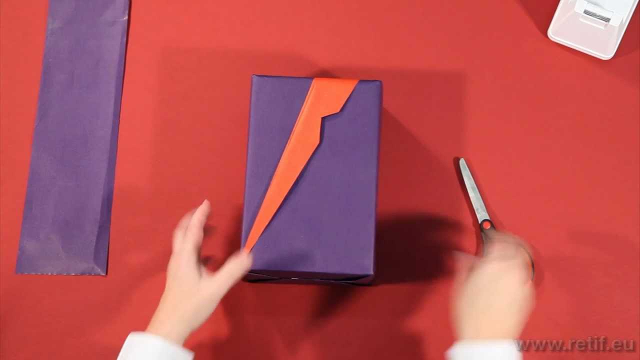 RETIF Emballage d'un paquet avec revers