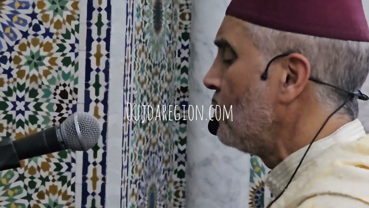 شاهدوا بوجدة الشيخ العيون الكوشي يؤم صلاة التراويح بمسجد محمد السادس بحضور الوالي العطفاوي 