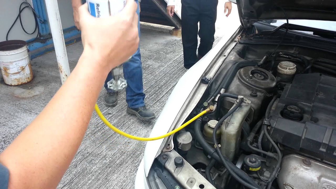 Demo for Refilling Refrigerant of Air Conditioner 汽車換雪種教學