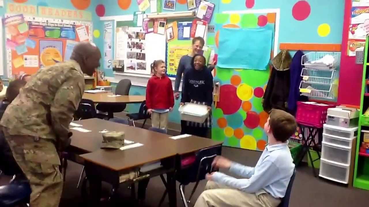 Daddy surprises daughter in classroom after returning from Afghanistan