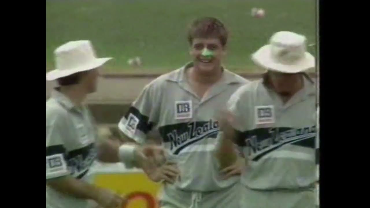 NZ v Eng, Match 2 Benson & Hedges World Series 1990/91. Adelaide, 1 Dec 1990.