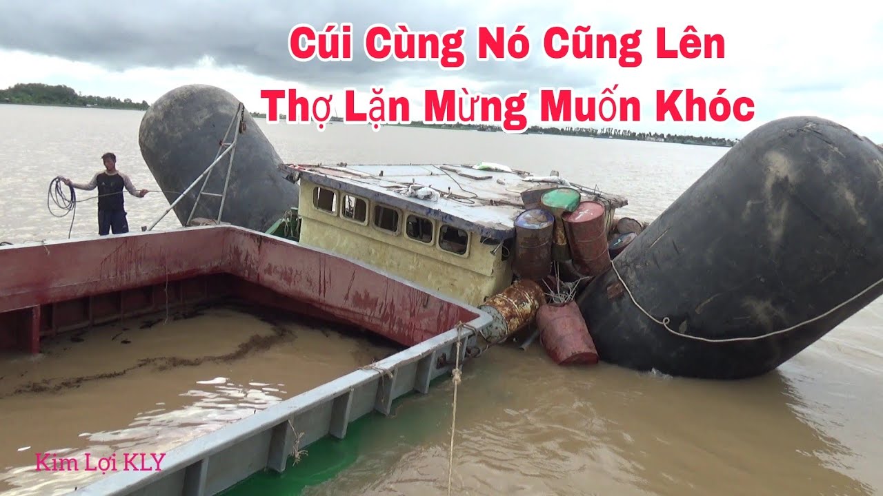 Sà lan chìm 1 tháng cúi cùng cũng lên,thợ lặn mừng rớt nước mắt.