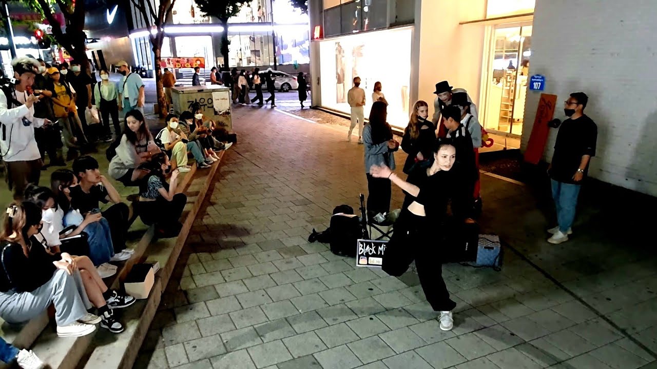 THURSDAY. BLACK MIST, ALINA. ARTISTIC PASSION BUSKING WITH NEW COVER. HONGDAE STREET.