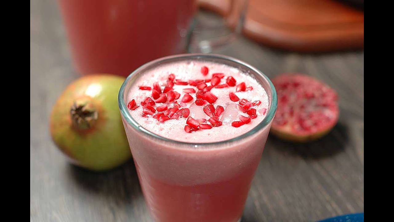 Agua de granada roja y frutas