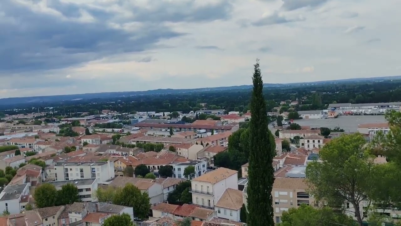'ntawm no yog châteaurenard teb chaws fabkis 