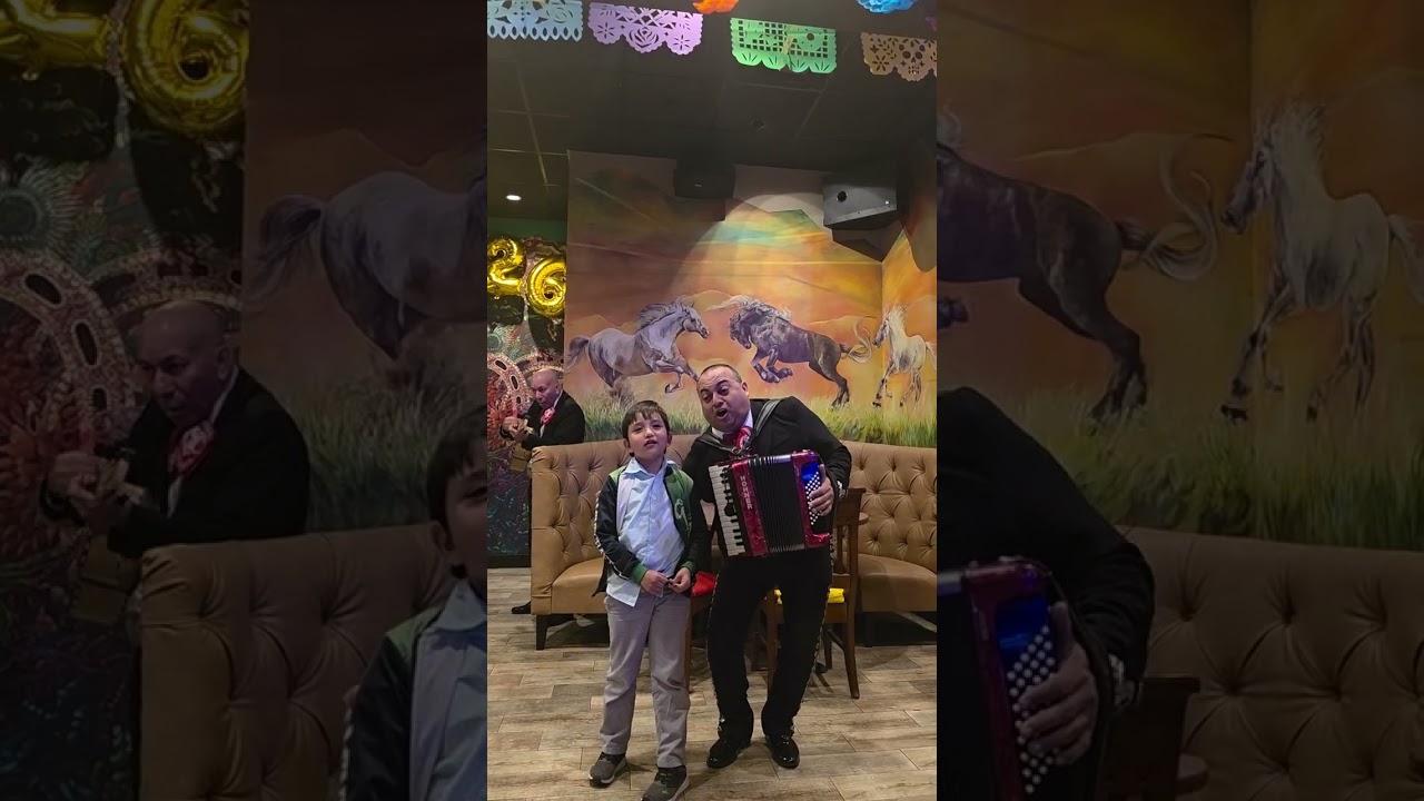 #mariachimexicanrestaurant #armandoysumariachi #mariachichapala 