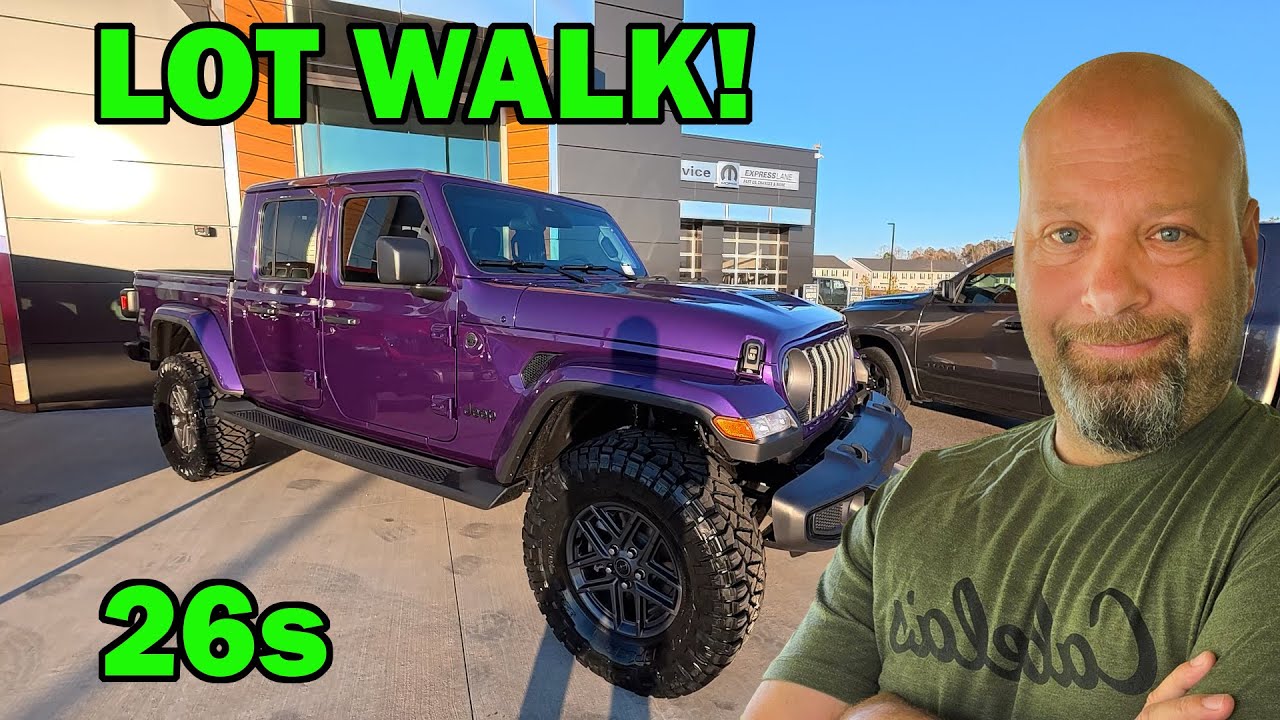 Осмотр автомобилей Jeep Gladiator и Wrangler на площадке (осматриваем модели 2026 года)