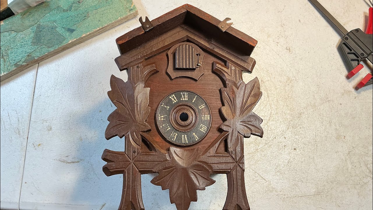 Small Antique cuckoo clock from the 50s or 1960s￼