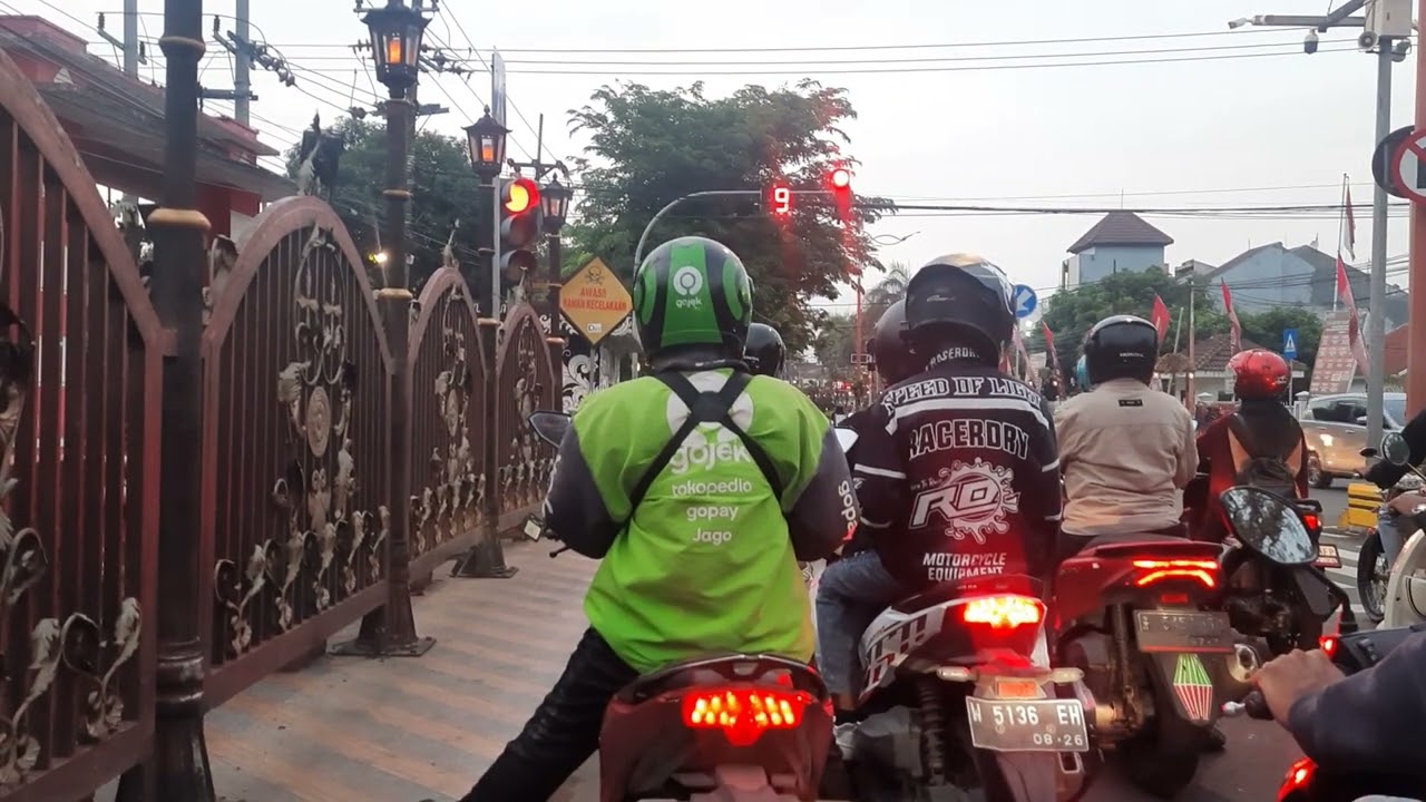 Menyusuri Jalan Pahlawan dan Jalan Bhayangkara di Kota Mojokerto pada Sore Hari