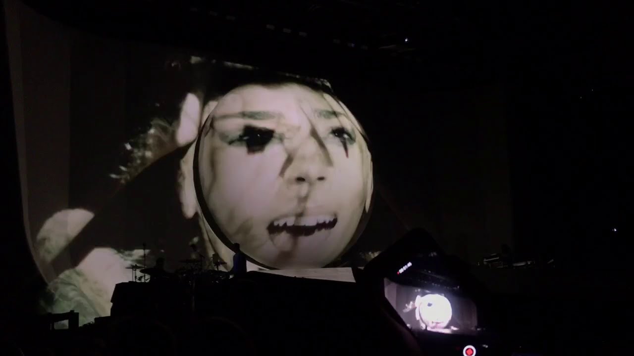 Ariana Grande - In my head/everytime/the light is coming/into you live in Vienna - Sweetener Tour