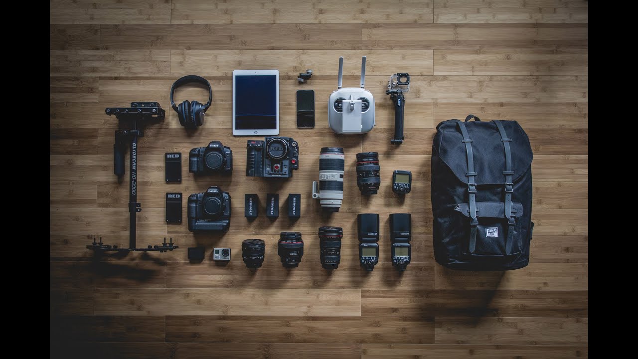 5 MOST IMPORTANT GEAR/EQUIPMENT to PURCHASE as A BEGINNER PHOTOGRAPHER
