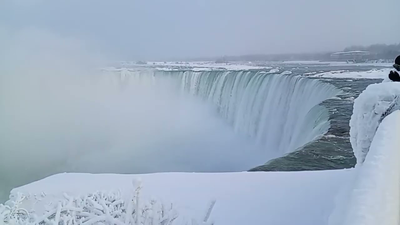 Highlight 53:23 - 58:23 from Niagara Falls live beside the Falls 28 January 2026 a bit of snow falli