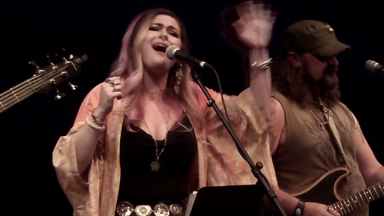 Siobhan Magnus performs What's Going On by the 4 Non Blondes