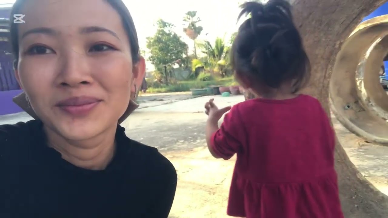 អូនសាដេញតាមម៉ែវម៉ែវ(chasing a cat)@SooKreaSa 