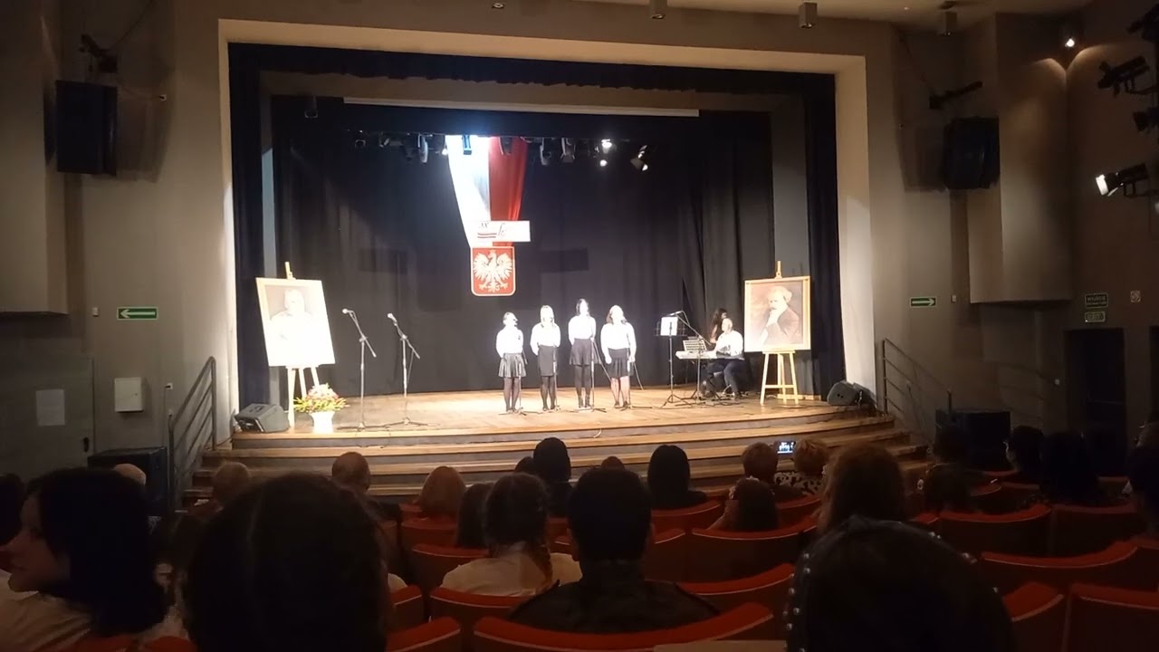 SOSW Lubsko  IX Festiwal Pieśni Patriotycznej - występ Szkolnego Zespołu Wokalnego.