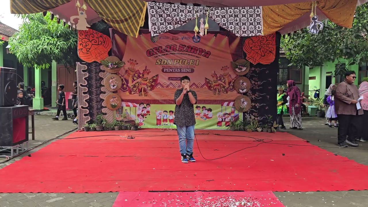 Tampilan Menyanyi (6A - Helga) SDN PULE 1 KANDAT 