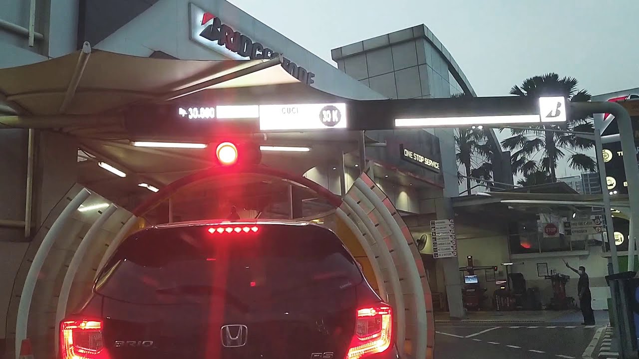 Coco takut sama cuci robot!! pengalaman cuci mobil pakai robot di depok margonda..