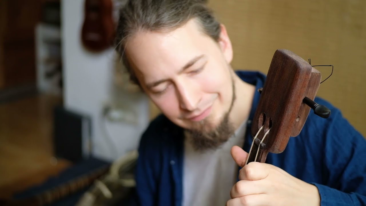 The turkish Iklig / ıklığ - a traditional two string fiddle