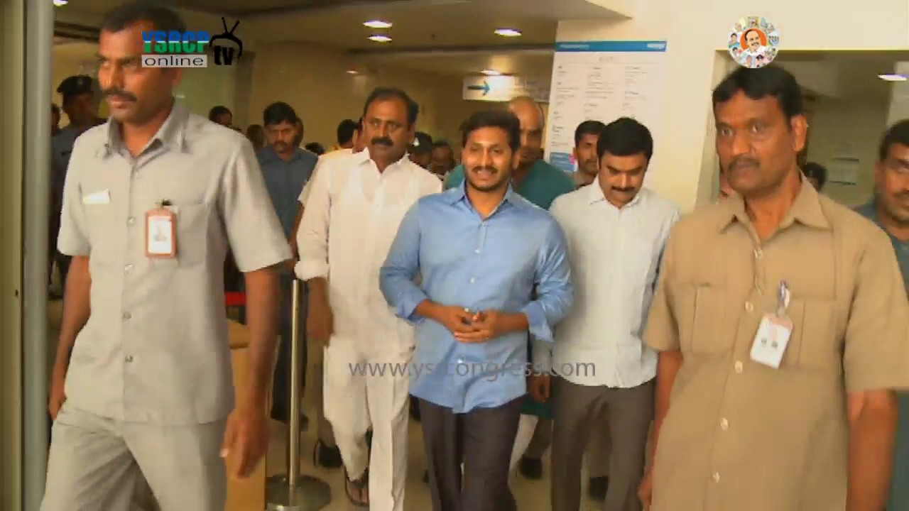 YS Jagan Visits KIMS Hospital to enquire on Dasari Narayana Rao Health Status - 8th Mar 2017