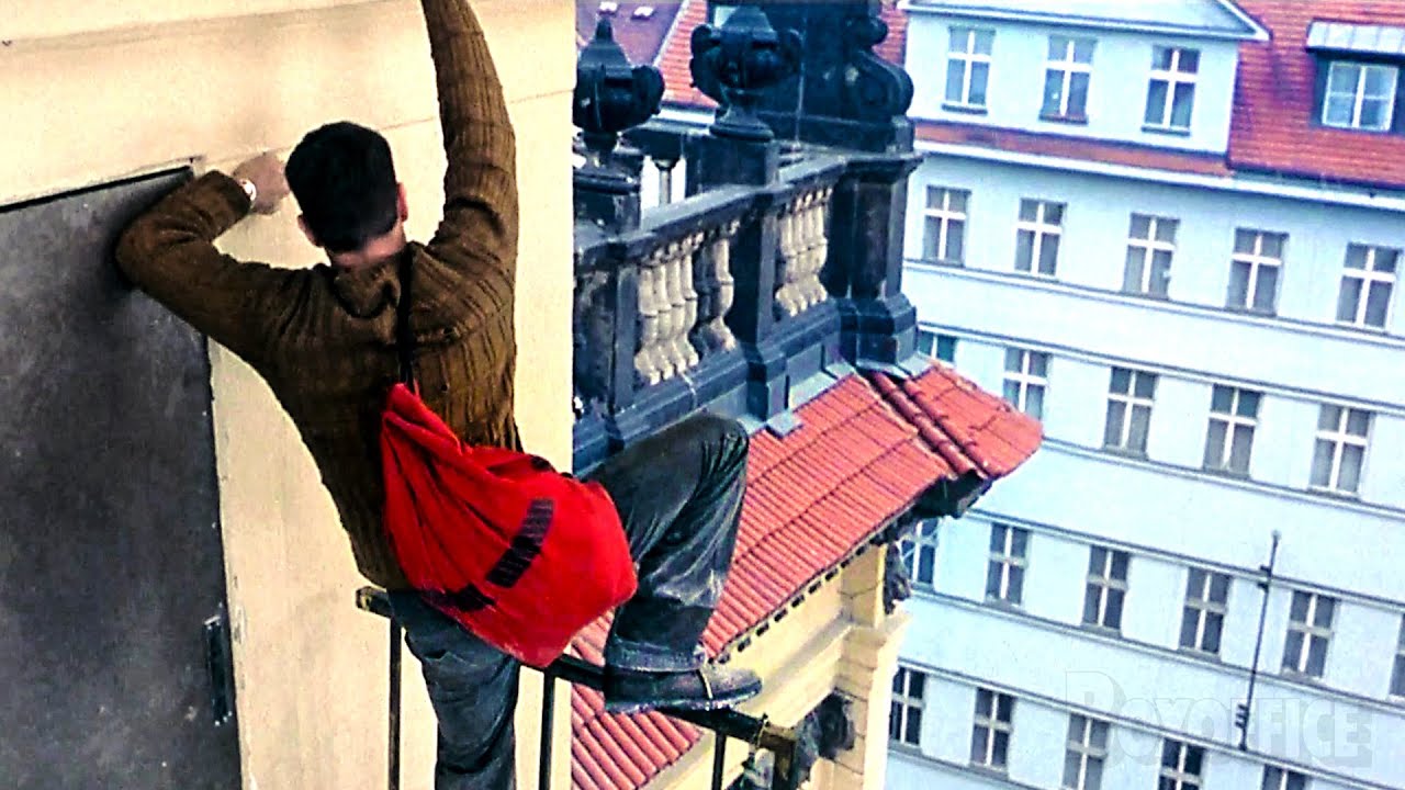 Jason Bourne causes chaos at the embassy | The Bourne Identity | CLIP