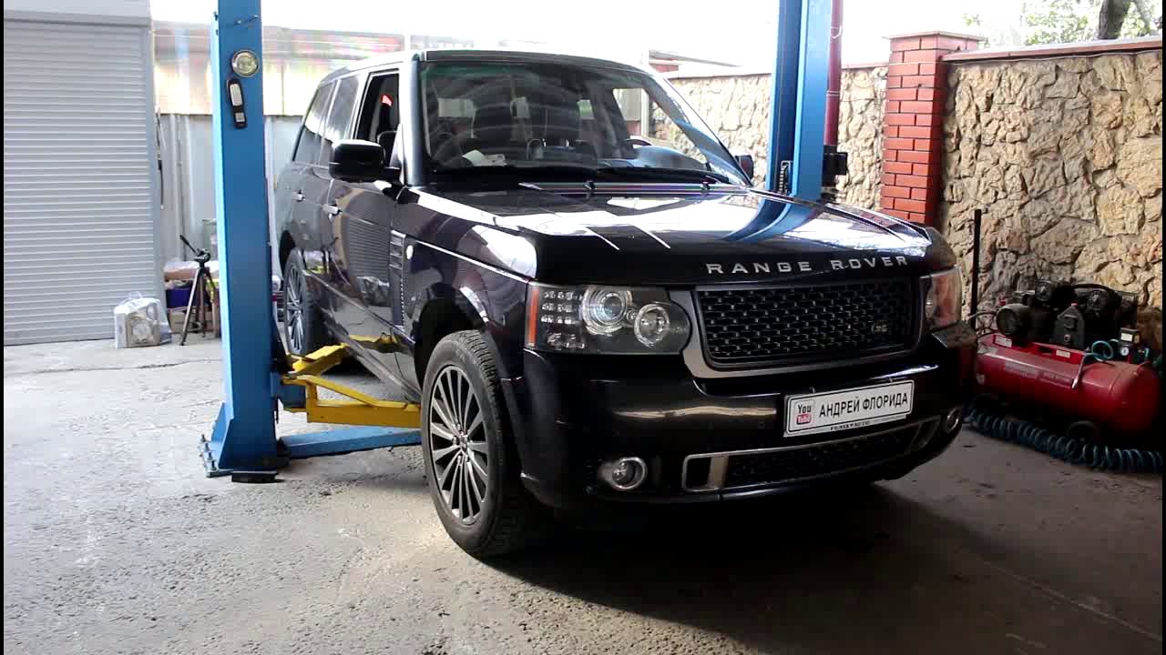 Замена передних тормозных колодок на Range Rover Vogue 4,4 Ленд Ровер Вок 2010 г