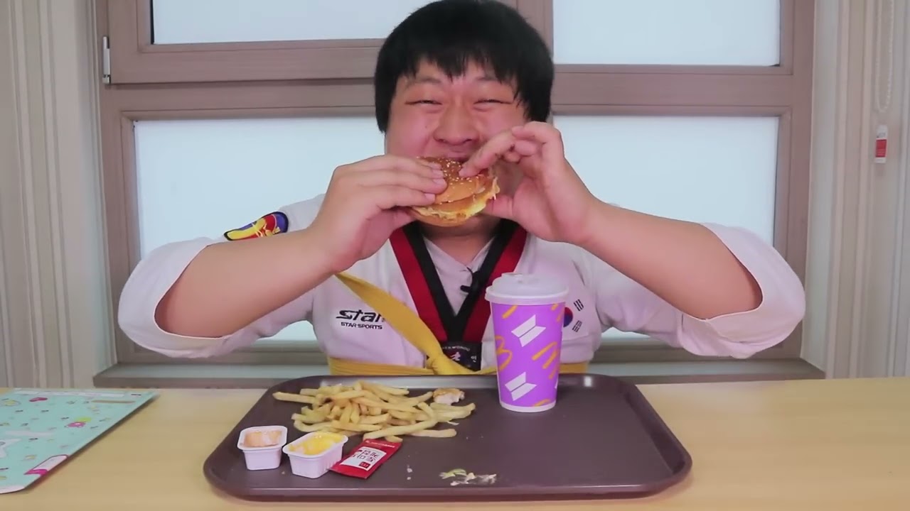 [bogil] 학교에서 선생님 몰래 BTS세트 오지게 먹기ㅋㅋ