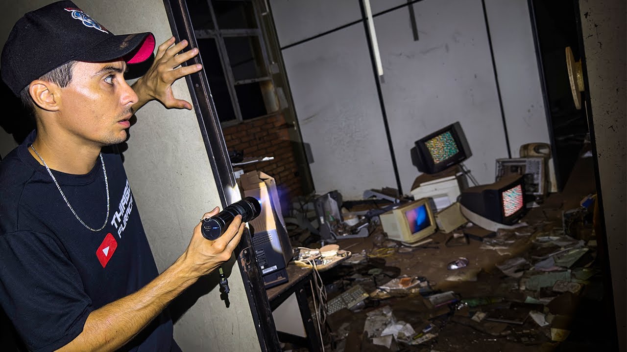 ACHEI UMA SALA SECRETA ABANDONADA… E OUVI BARULHOS