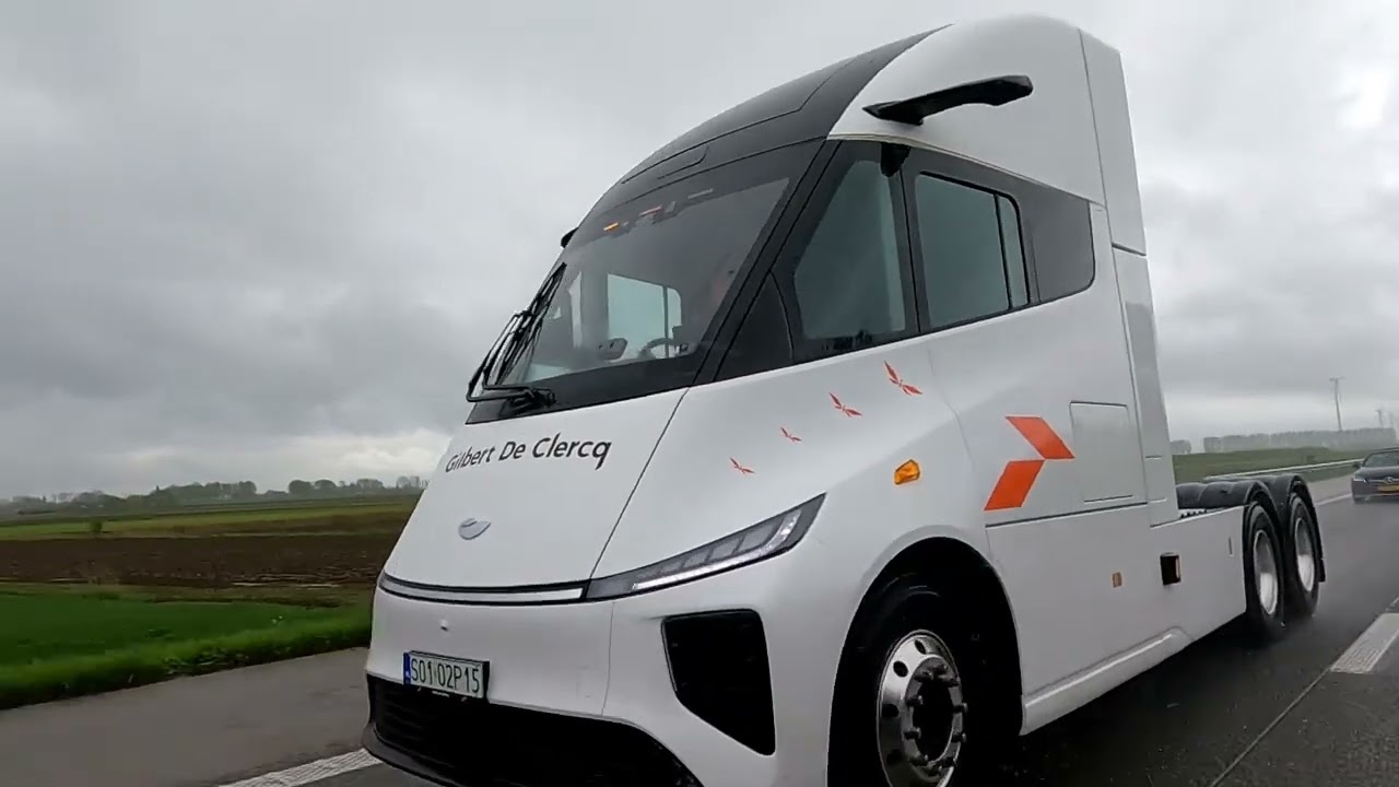 Nothing like watching a Windrose EV 670km long-range truck drive past you on a highway in Belgium.