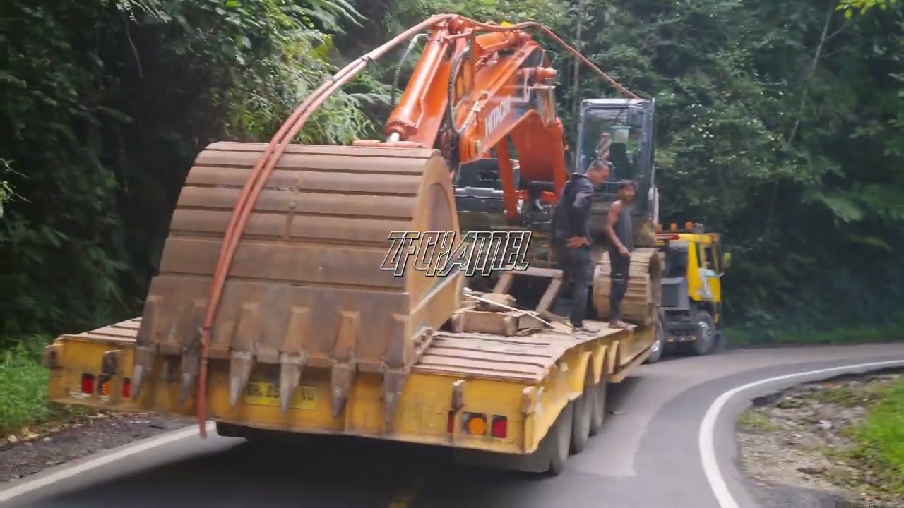 Sudah seminggu di perjalanan! Perjuangan truk trailer membawa Alat berat sibolga korban banjir 
