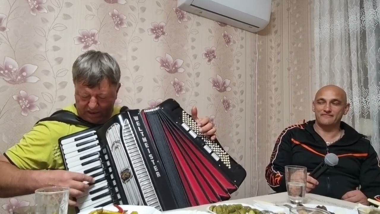 Георги майцим си. На маса със Станчо Николов.