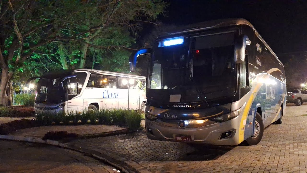 Lindos ônibus Mascarello ROMA R4 + Paradiso G7 da Clewis, levando do hotel até o desfile da cidade.