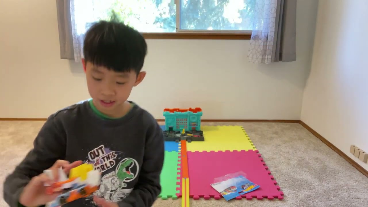 The Haul Teration with Zoom Bot/ Hot Wheels Super Rigs
