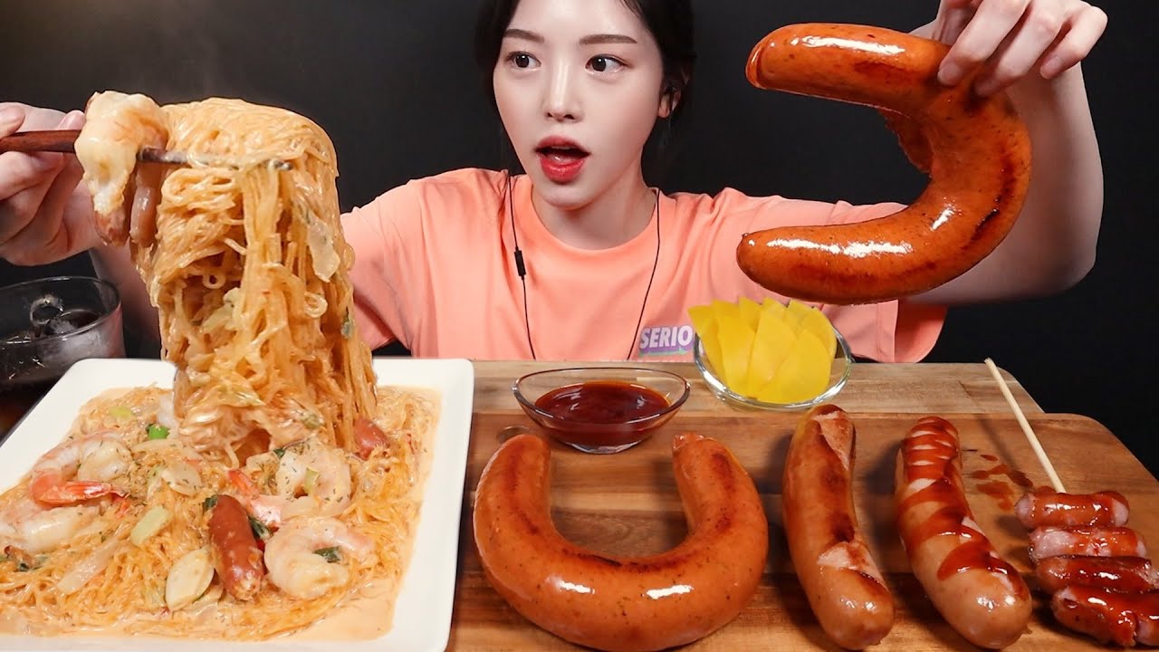 SUB)꾸덕매콤 컵누들투움바에 왕새우 소세지 넣어서 먹방! 대왕킬바사까지 꿀조합 리얼사운드 Kielbasa & Shrimp Cup Noodles Mukbang Asmr