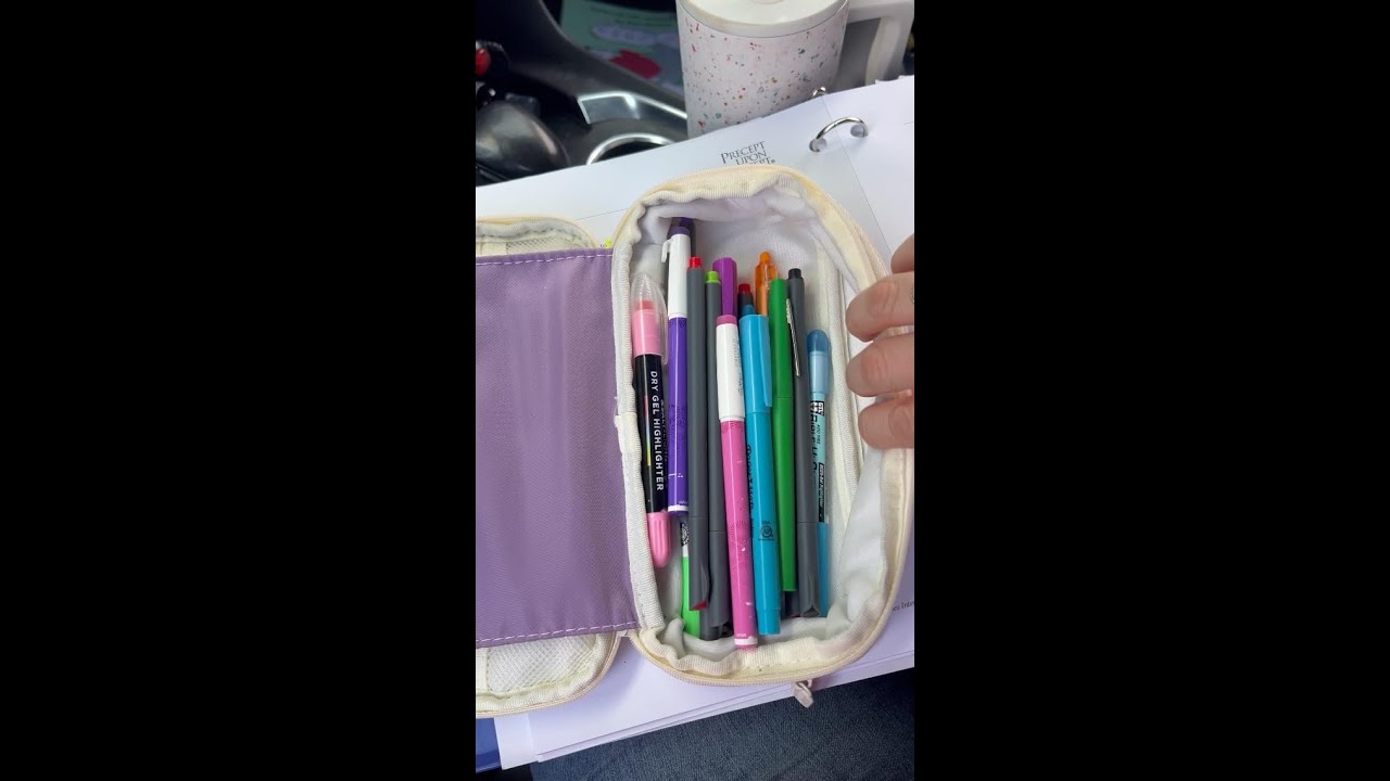 Check out the capacity of this small grab-and-go pencil pouch! | REVIEW