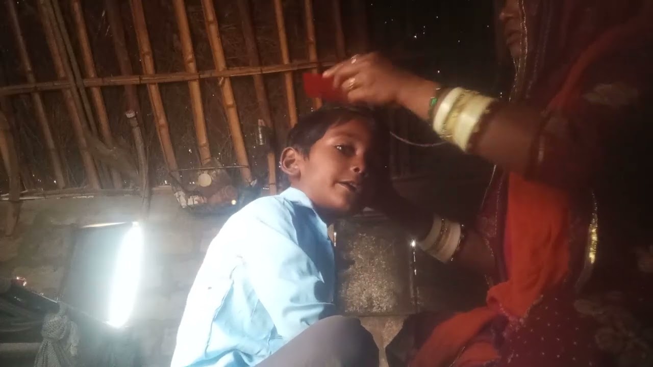 सुबह सुबह में मेरे बेटे को स्कूल जाने के लिए तैयारकर रही हूं 🧑‍💻🧑‍💻🙏