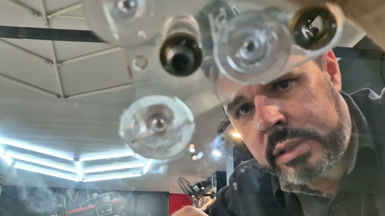 REPARO EM PARA-BRISA E POLIMENTO DE VIDRO NA VAN