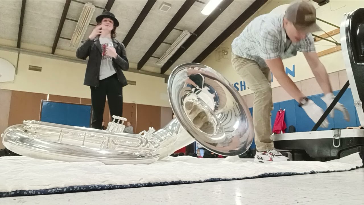 how to set up an eastman Bb sousaphone. *ignore my friend alex*