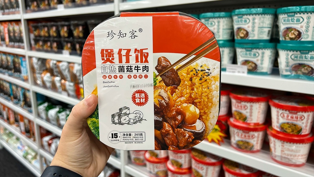 Trying 4 Chinese Self-Heating Hot Pots – Quick & Spicy Rice Meals!