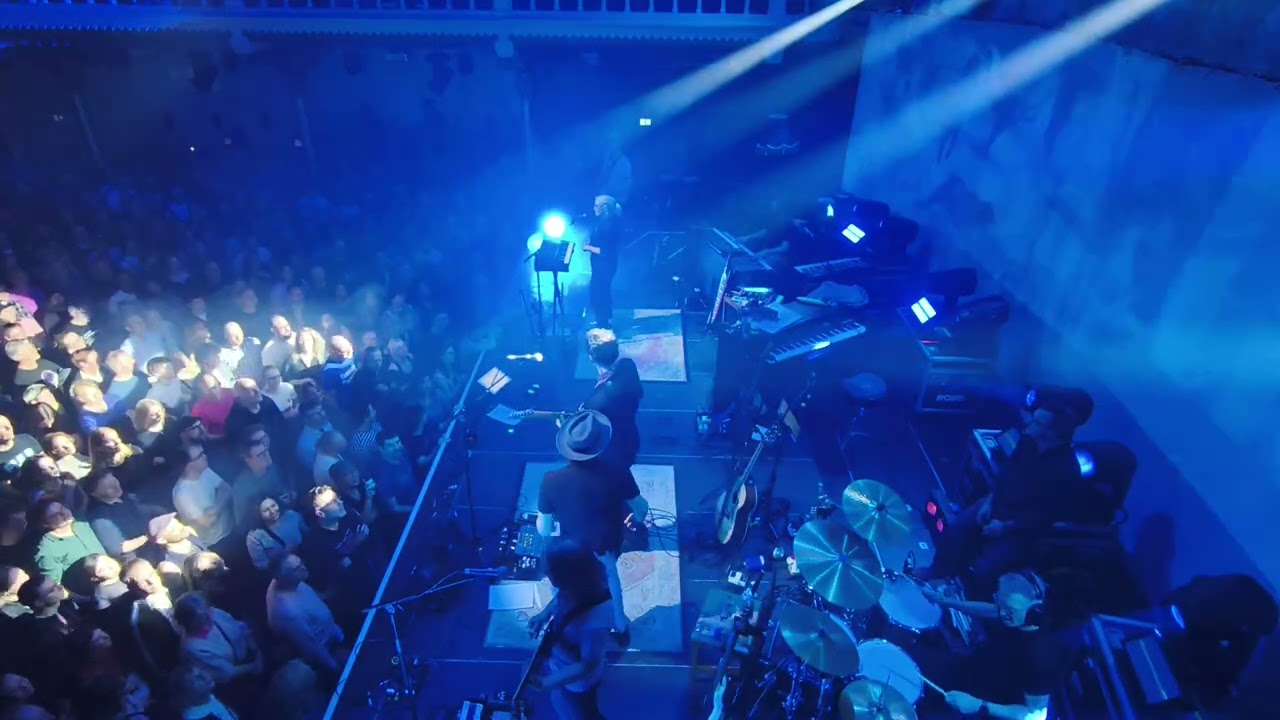 Belle & Sebastian - The blues are still blue