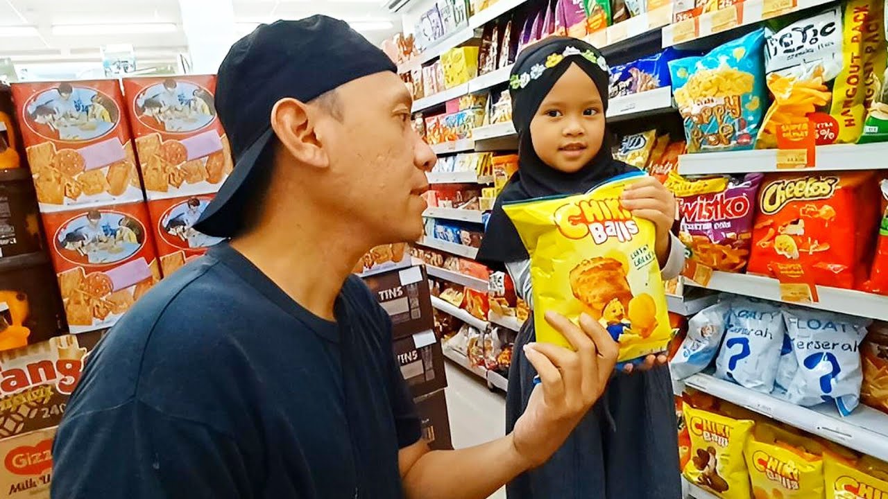 Jajan Sepuasnya Yang Yaya Suka ❗️Beli Jajanan Makanan Kesukaan | Gin Gin Ceria