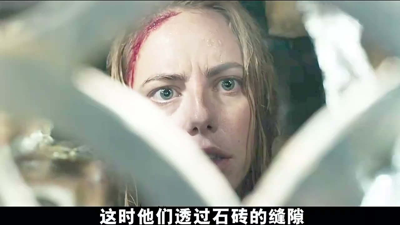 父女倆突遭巨鰐群圍攻，生死一線間，小姑娘竟臨危不亂，花式智鬥反將這群凶鰐拿捏住！
