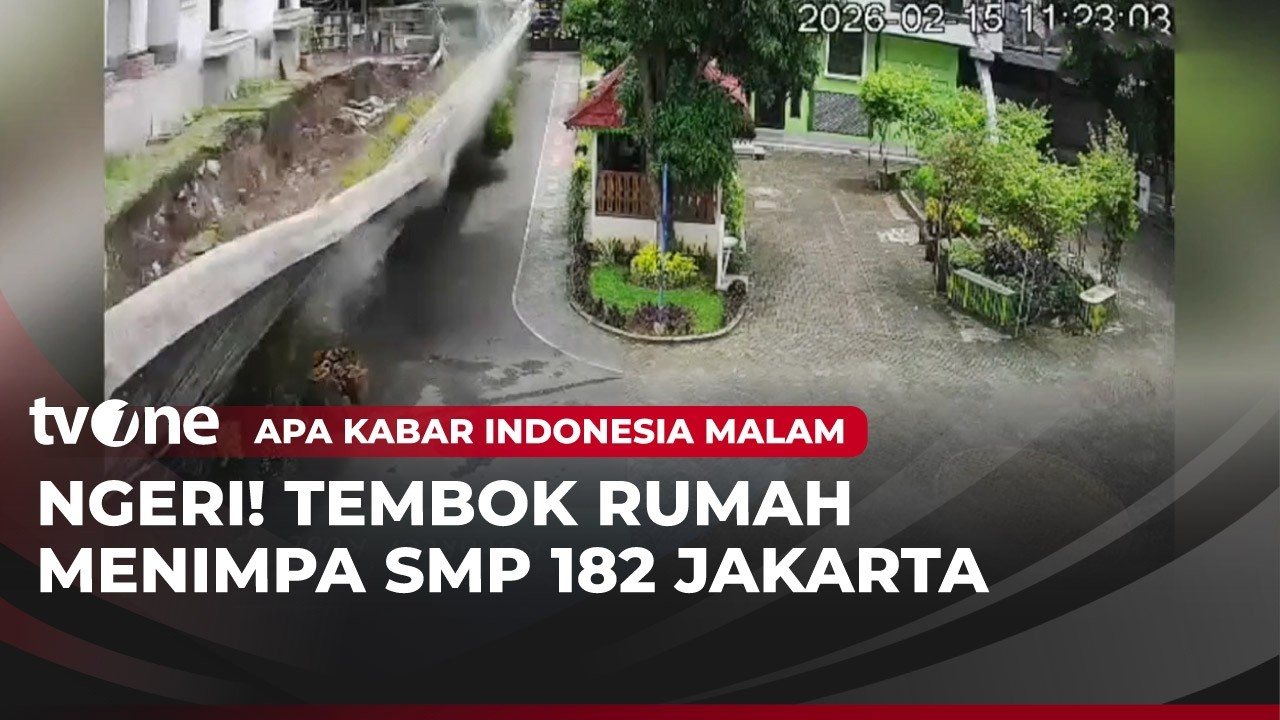 Detik-detik Tembok 5 Meter Roboh Timpa SMPN 182 | AKIM tvOne