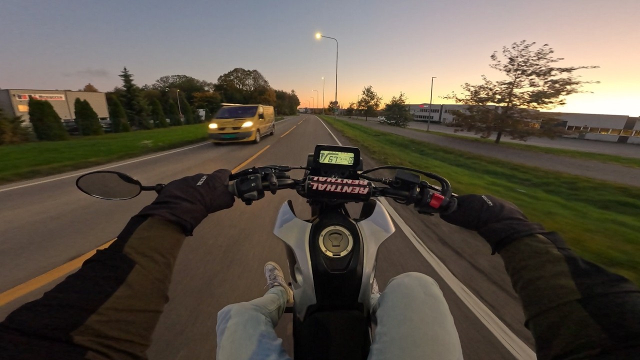 Honda Grom 125 wheelies!