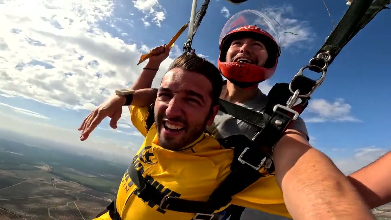 ¿Preparado para un salto en paracaídas?  🪂🔝