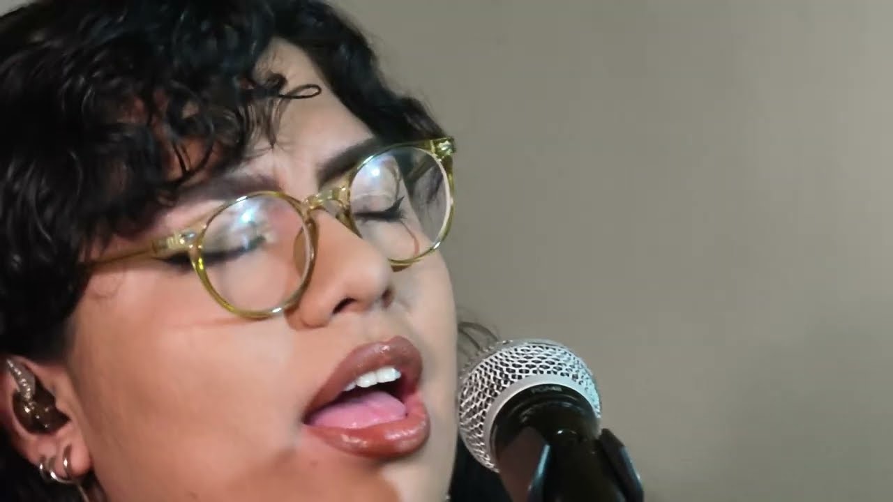 EL ARTISTA - Hello Seahorse! Cover