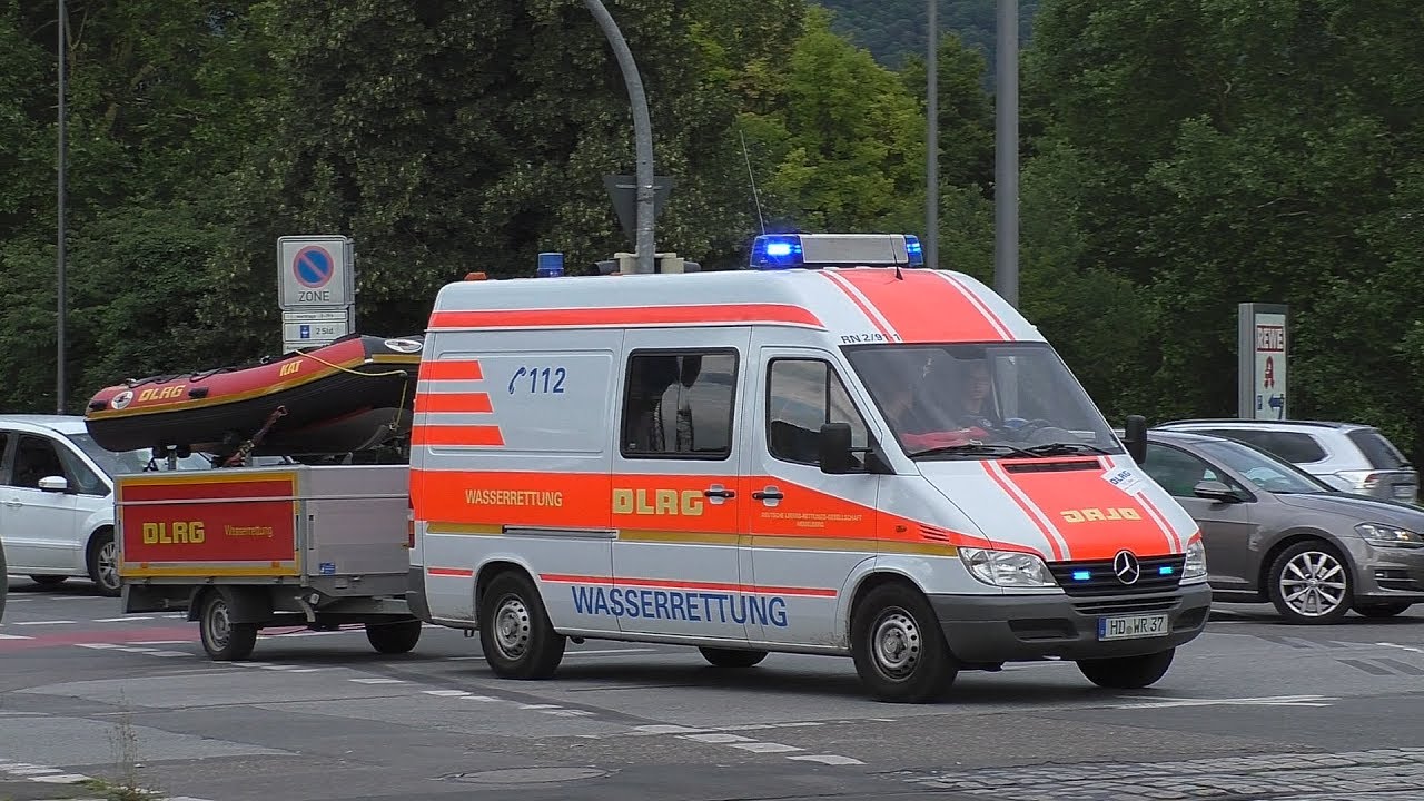 Feuerwehr, Rettungsdienst und DLRG Heidelberg auf Einsatzfahrt