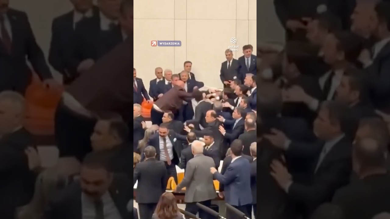 Bijatyka w tureckim parlamencie. Burzliwa rekonstrukcja rządu